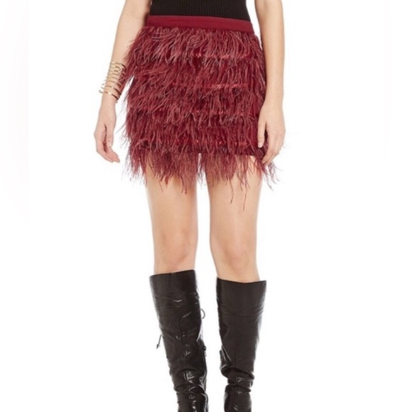 NWT Gianni Bini Ruby Dark Red Ostrich Feather Statement Mini Skirt Medium M - Picture 1 of 7